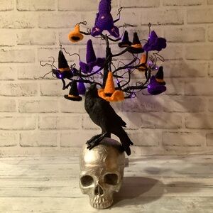 SPOOKY NIGHT 10.5in Crow On Skull Decor
